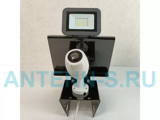 Кронштейн для камеры и прожектора на столб с козырьком и желобом чёрный 