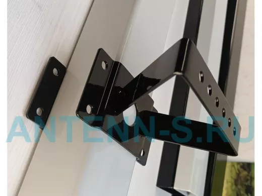 Кронштейн для прожектора на квадратную трубу 60х60мм с отверстием 